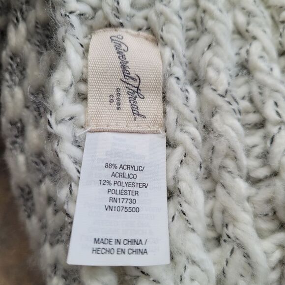 💙3 for $30💙 Universal Thread Silver/White Knit Scarf - Picture 2 of 4
